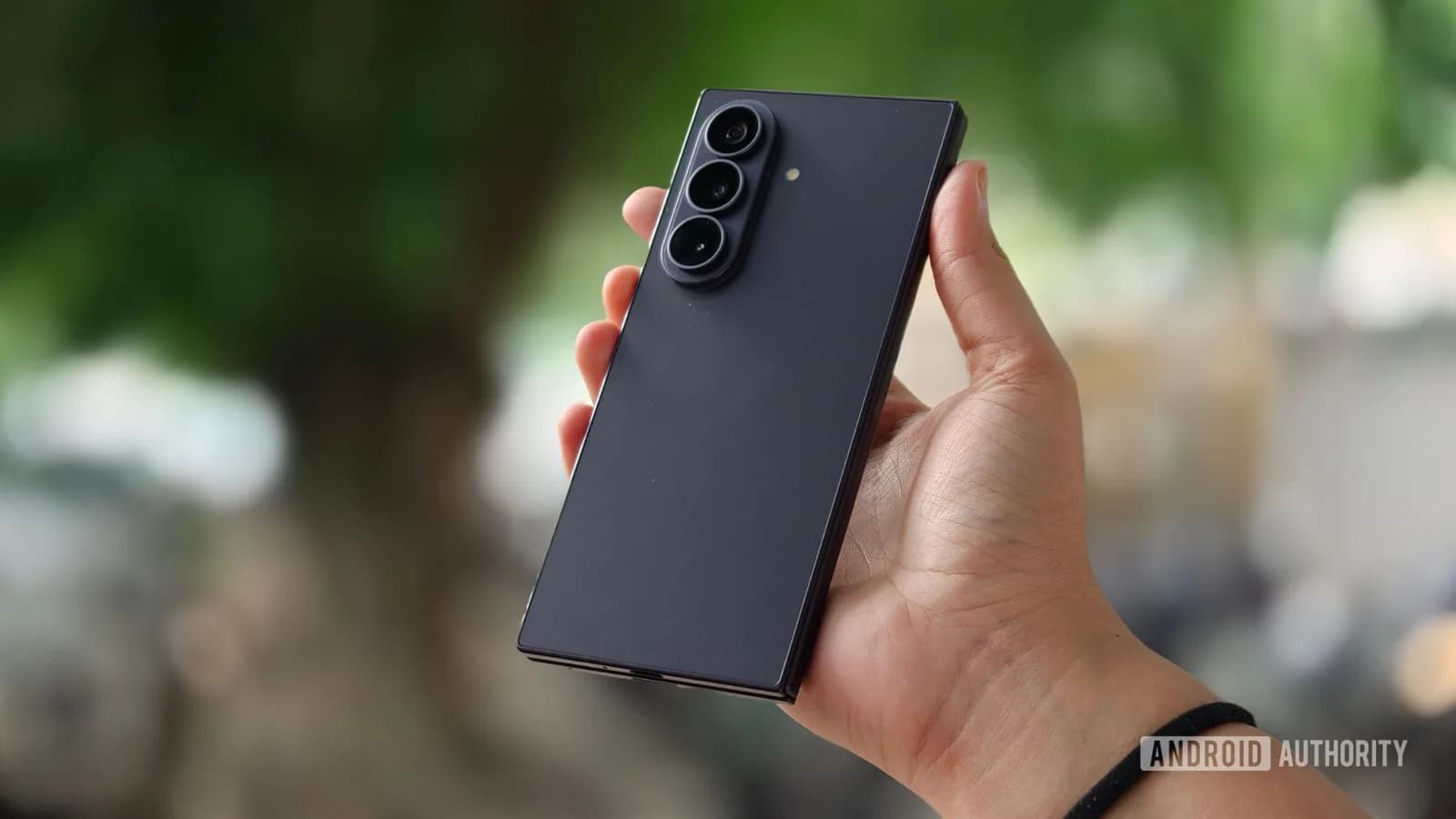 Galaxy Z Fold8 系列香港開賣:Ultra 貴 $1,600,兩部應該點揀?
