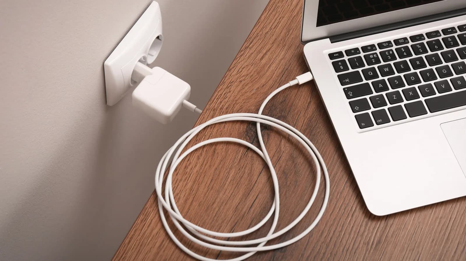 100W USB-C 手提電腦充電器會燒手機?拆解功率協商同快充限制