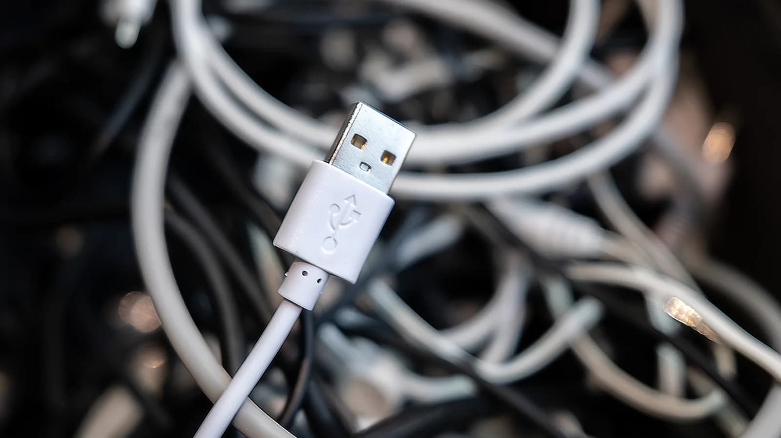 USB 三叉戟、速度同充電標誌點睇?買線同 dock 前認清呢幾樣