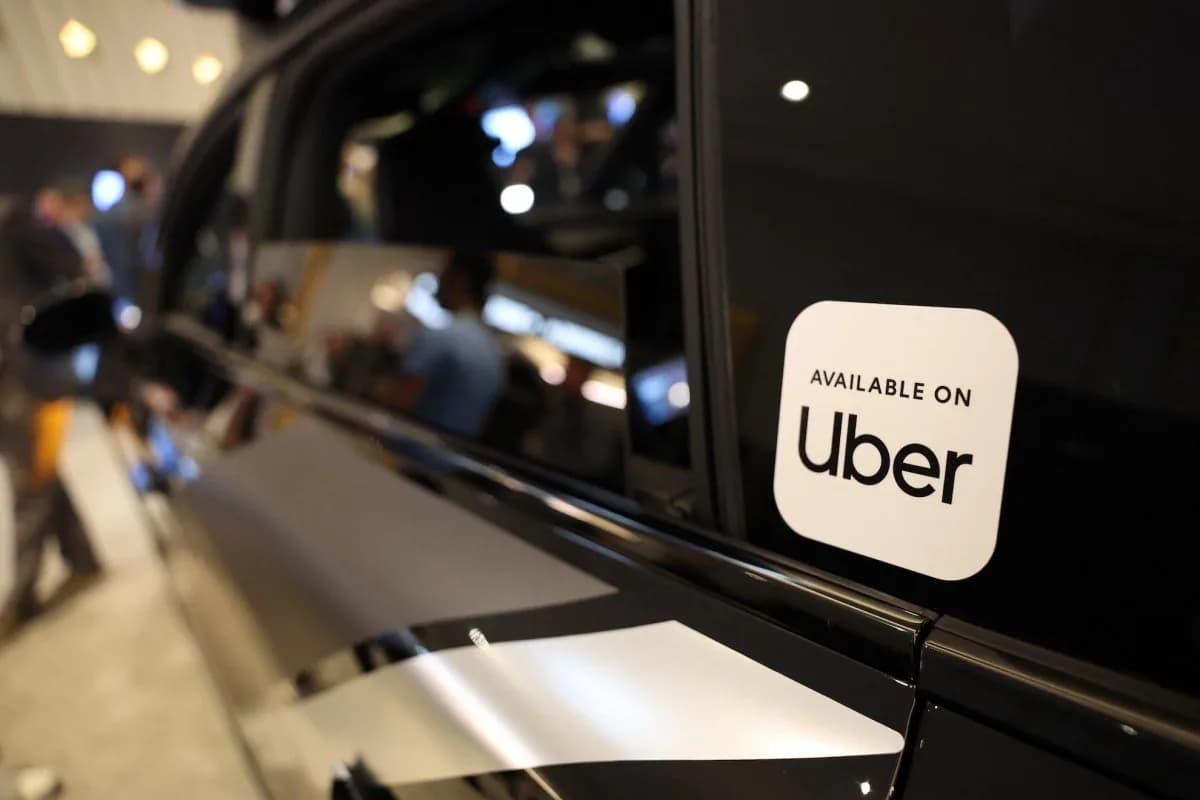 Uber放低自研路線,拉攏約30間拍檔再攻robotaxi:香港邊個最有機會上車