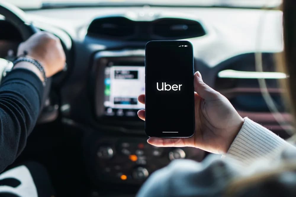 Uber robotaxi 瞄準香港:平台盤算,同司機車費有咩關係