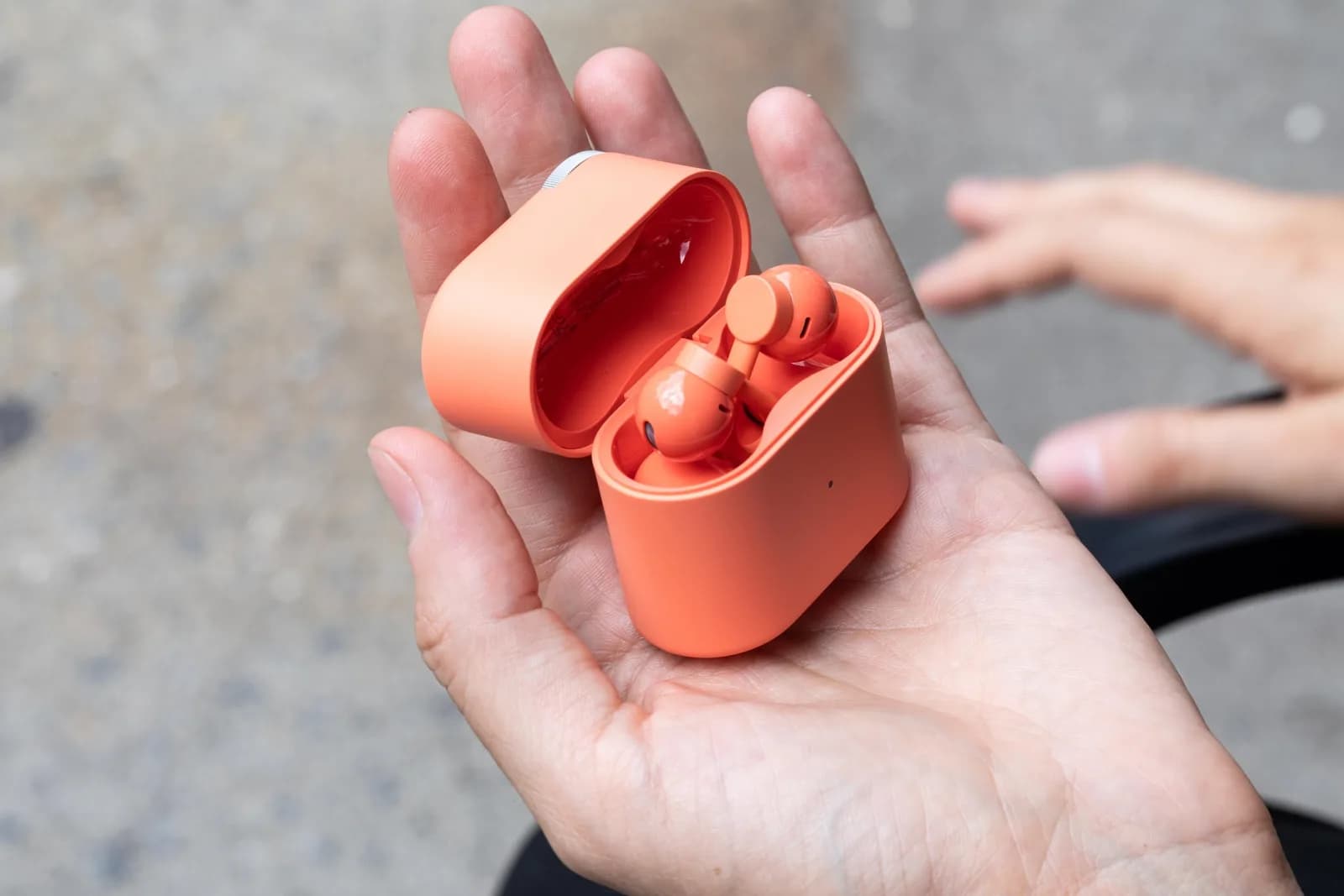 CMF Clip Pro 賣 US$99,夾耳佩戴舒服但音質取捨冇消失