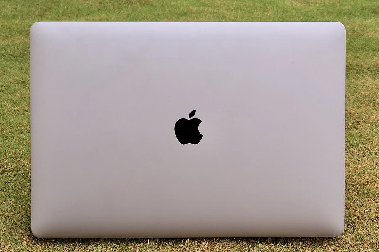 傳 MacBook Pro 轉用觸控 OLED:重點在 macOS 如何分工