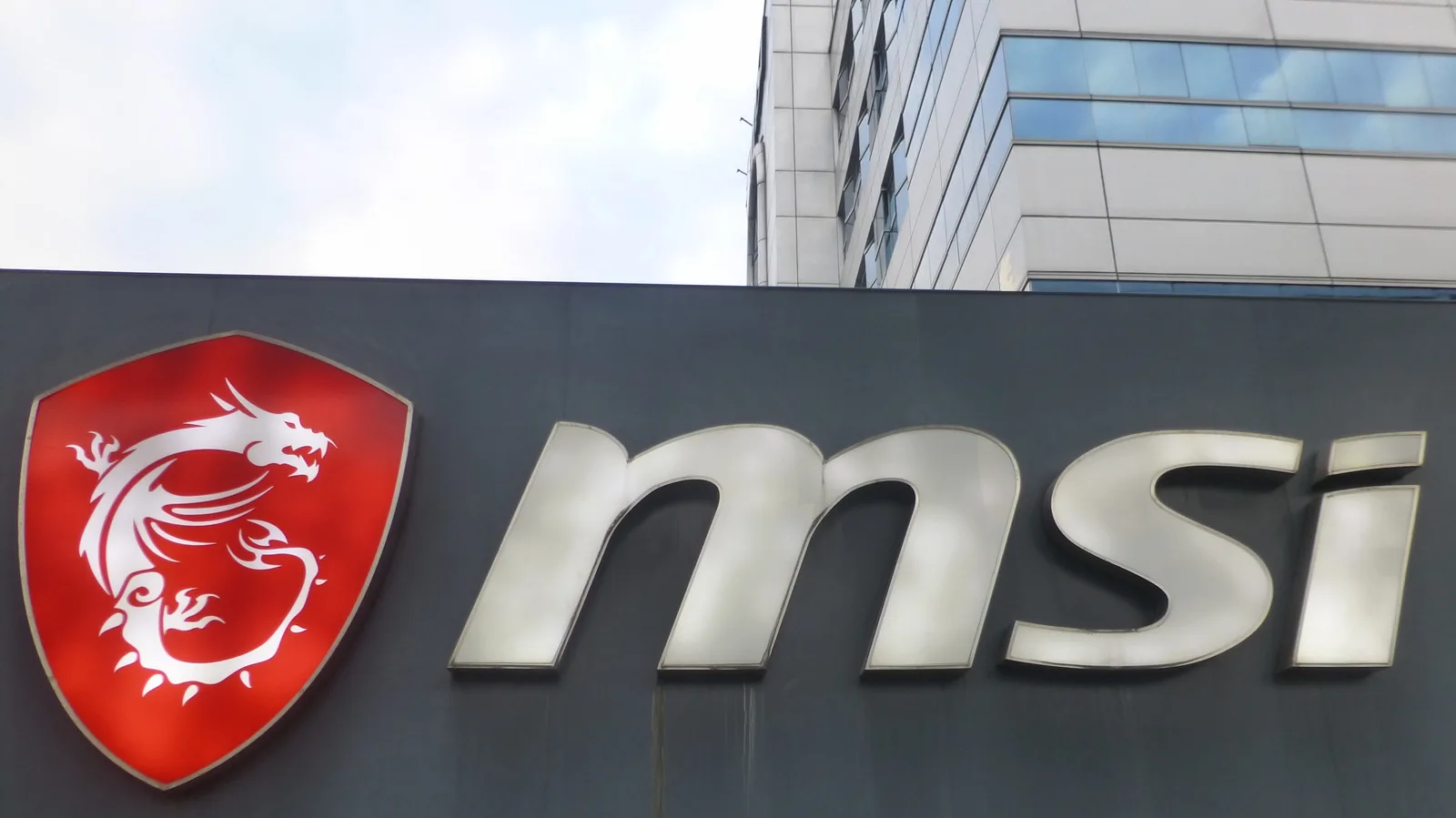 MSI 三模式 QD-OLED：4K 360Hz 同 680Hz 電競能否一芒搞掂？