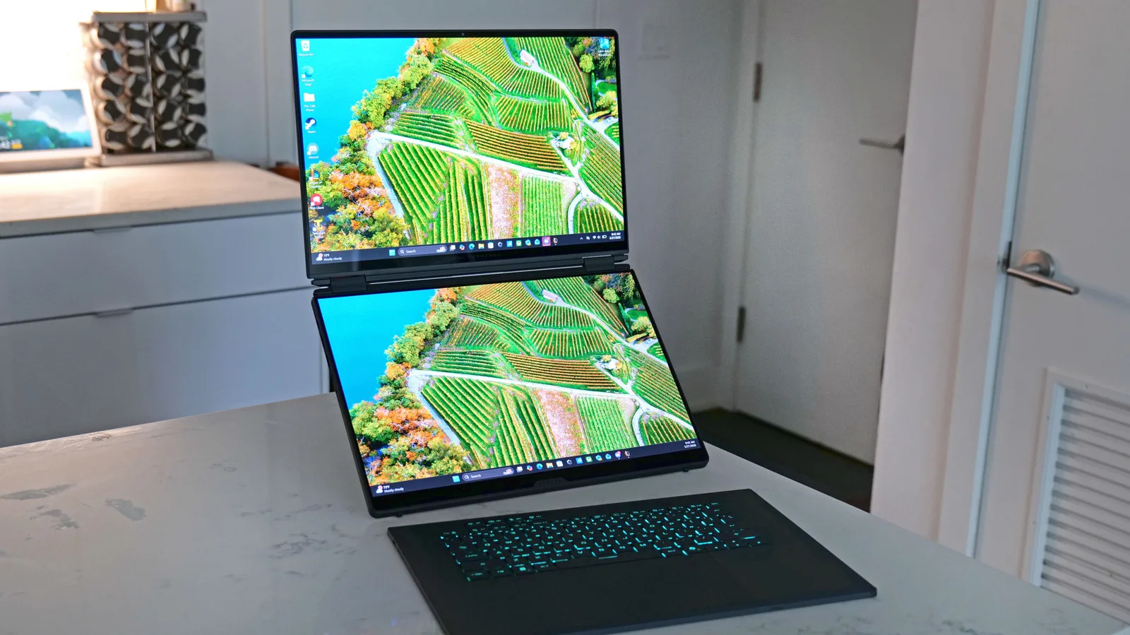 ROG Zephyrus Duo 港行 HK$47,998 起：雙 16 吋 OLED 係工作流定炫技