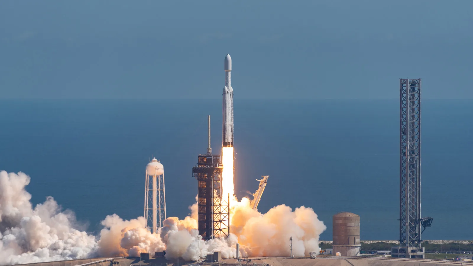 SpaceX 上市文件爆出 AI 算力野心：Claude、Starlink 同軌道數據中心點樣連埋