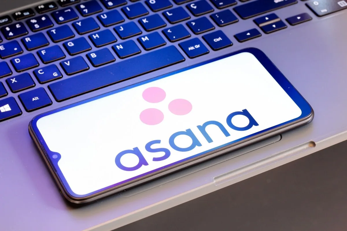 Asana 收購 StackAI：no-code AI agent 走入企業流程戰場