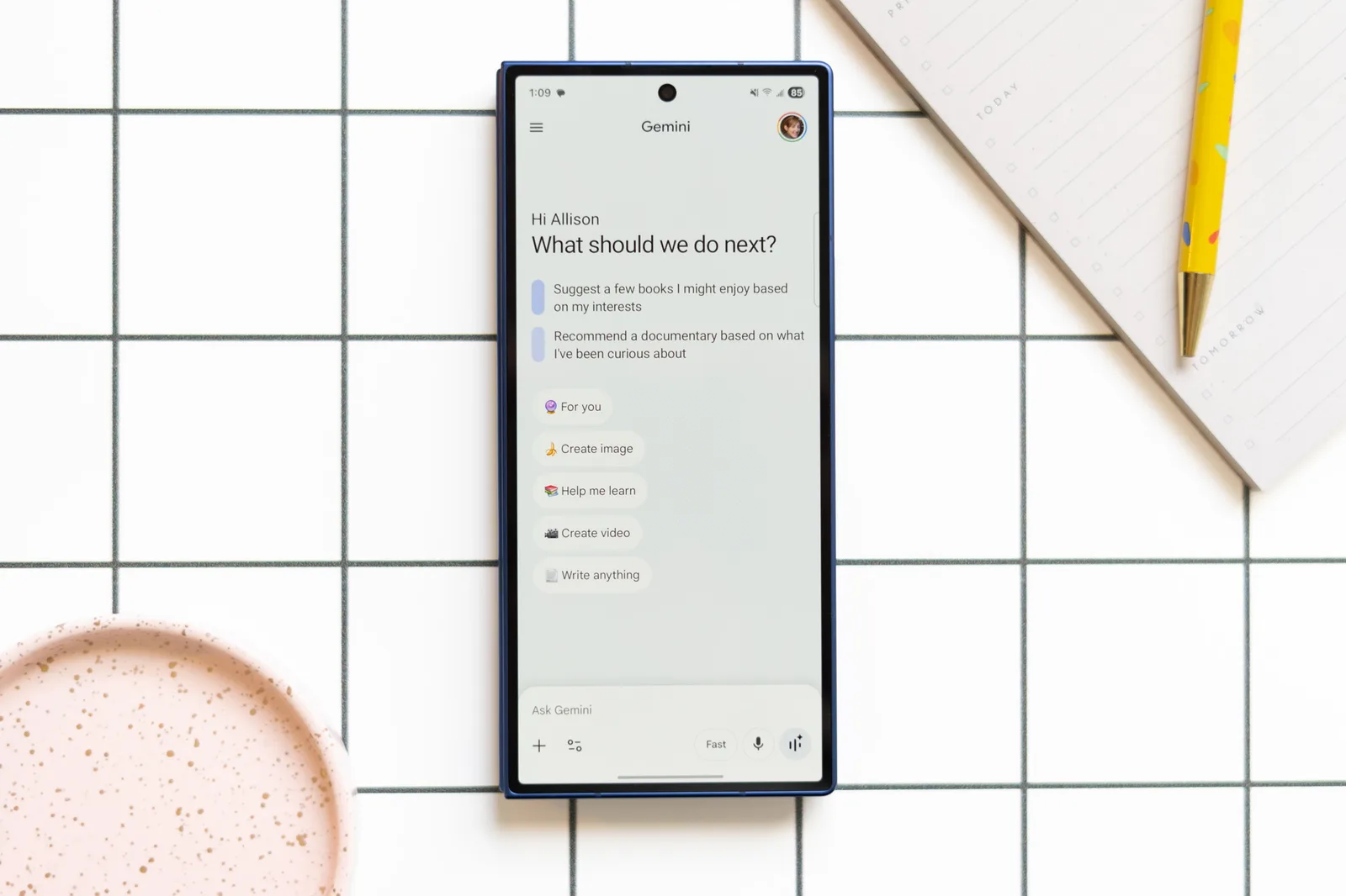 Gemini 塞滿 Gmail、Docs 同 Chrome：AI 助手幫到手，定係打斷香港辦公？