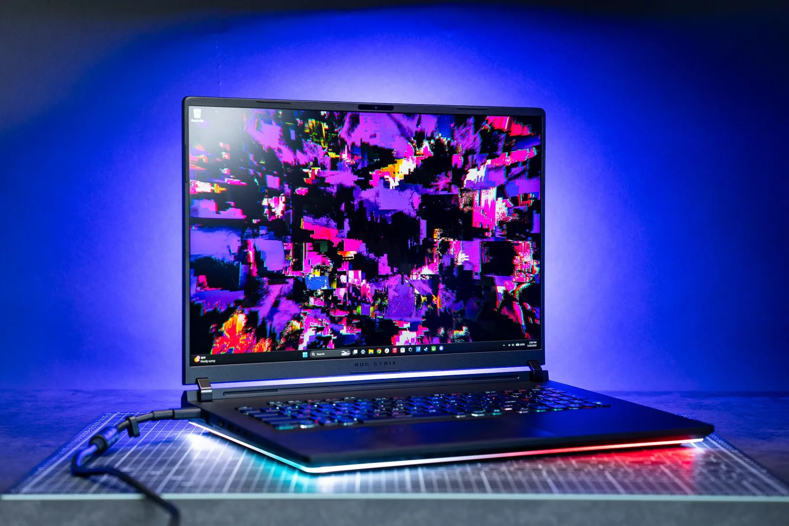 HK$42,998 起 ROG SCAR 18：4K 240Hz Mini LED 係工作機定炫技機？