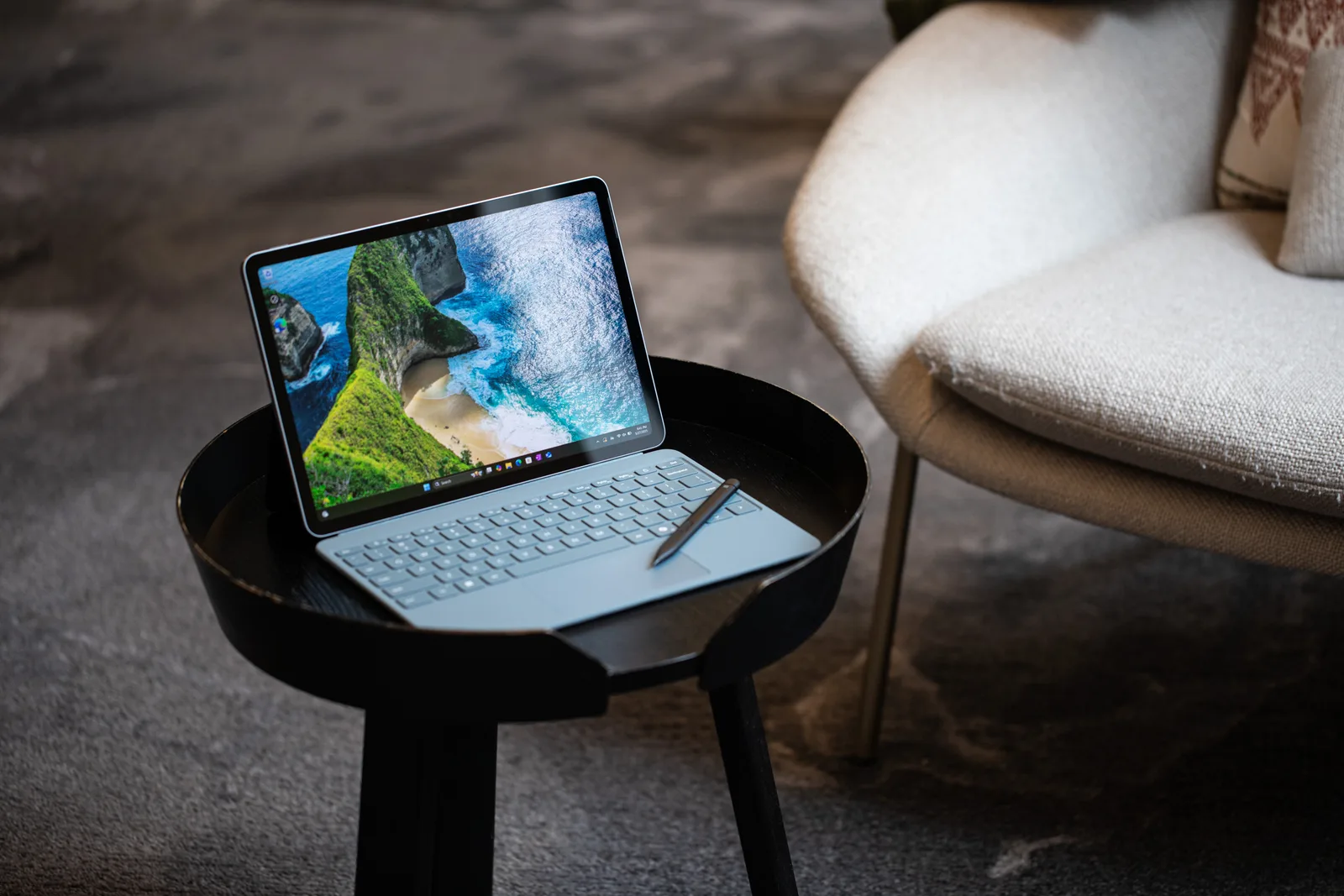 Surface 收窄到 Pro／Laptop：AI PC 年代 Microsoft 要賭少啲、賭準啲