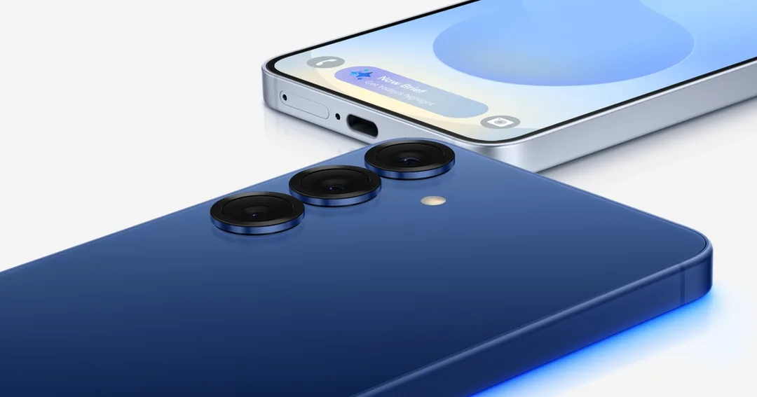Samsung Galaxy S25 藍色機身同三鏡頭近鏡