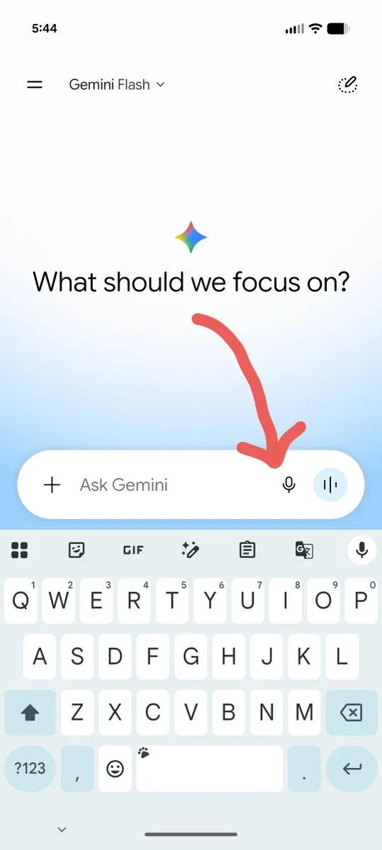 Josh Woodward 喺 X 發布 Gemini mic 多語言更新嘅手機截圖