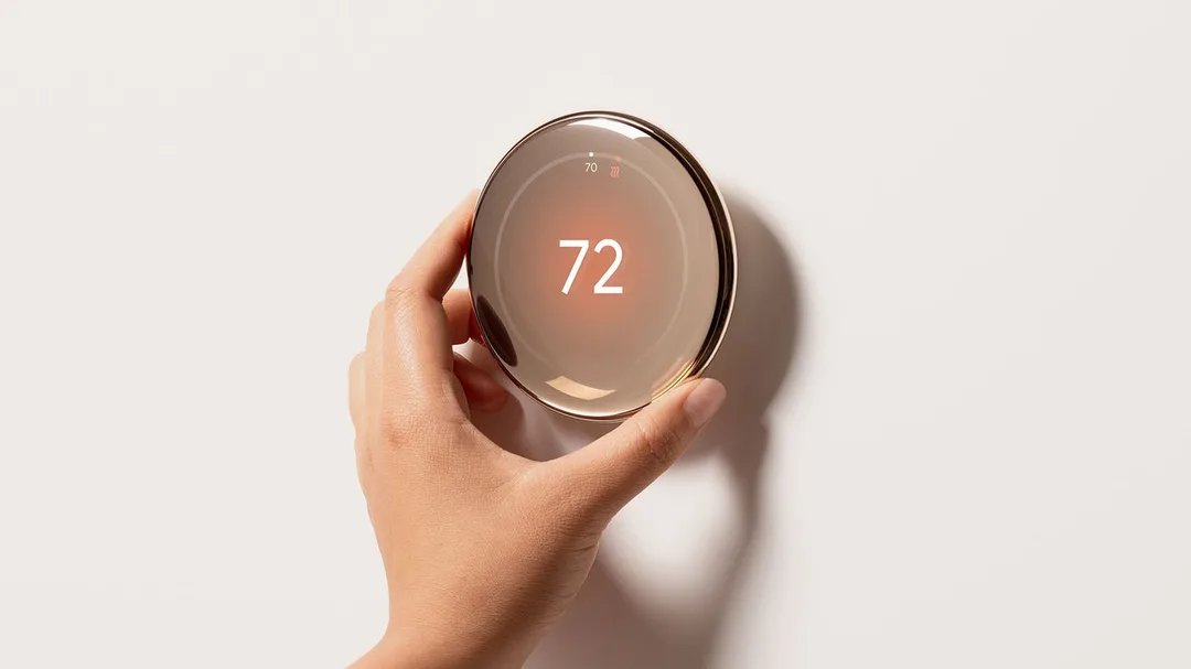 Google Nest Learning Thermostat 第 4 代機身同圓形屏幕
