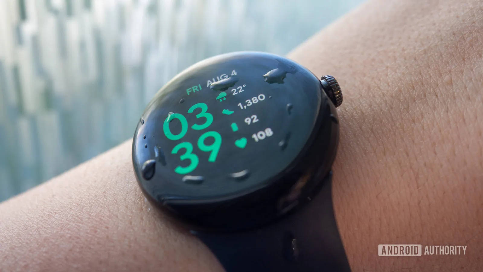 Pixel Watch 5 疑似實機水底流出：相中標示比傳聞更值得睇
