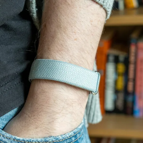 Fitbit Air 贏喺冇屏幕，輸喺 Google AI coach 太好人