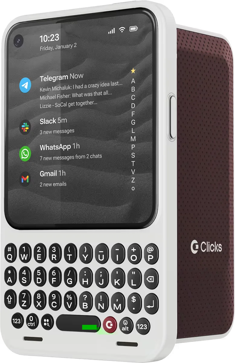 Clicks Communicator hero 圖,展示機身正面同 QWERTY 鍵盤