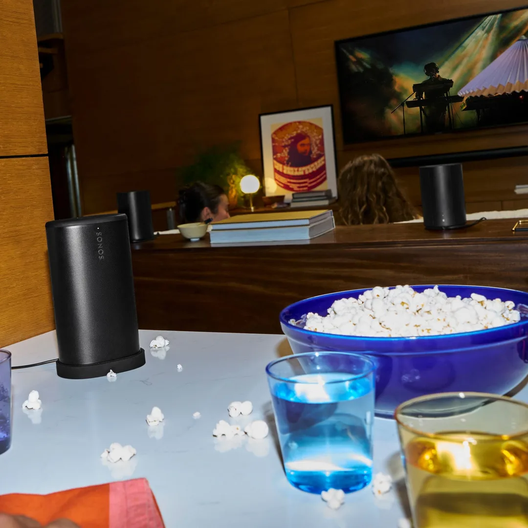Sonos Play 放喺廚房枱面旁邊嘅生活場景圖