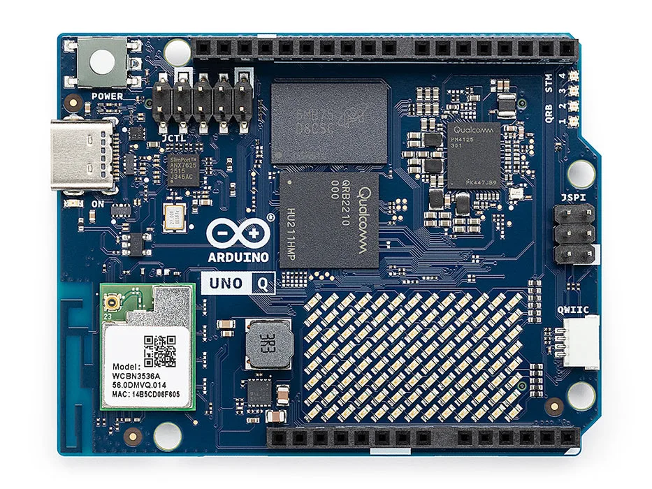 Arduino UNO Q 2GB 開發板正面，可以見到 Qualcomm Dragonwing 晶片同 UNO 排針