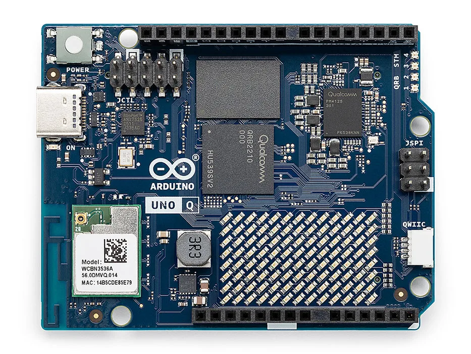 Arduino UNO Q 4GB 開發板正面，版面同 2GB 版接近但 RAM / eMMC 配置高一級