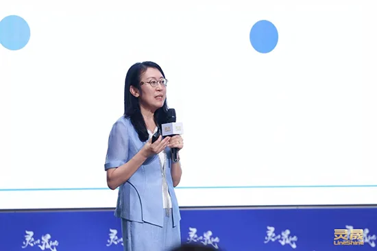 LineShine 系統總設計師盧宇彤喺發布活動上講解靈晟超算。