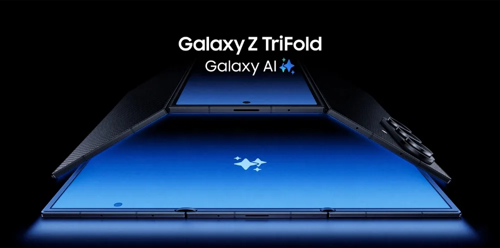 Galaxy Z TriFold 完全打開後展示三段式大屏幕