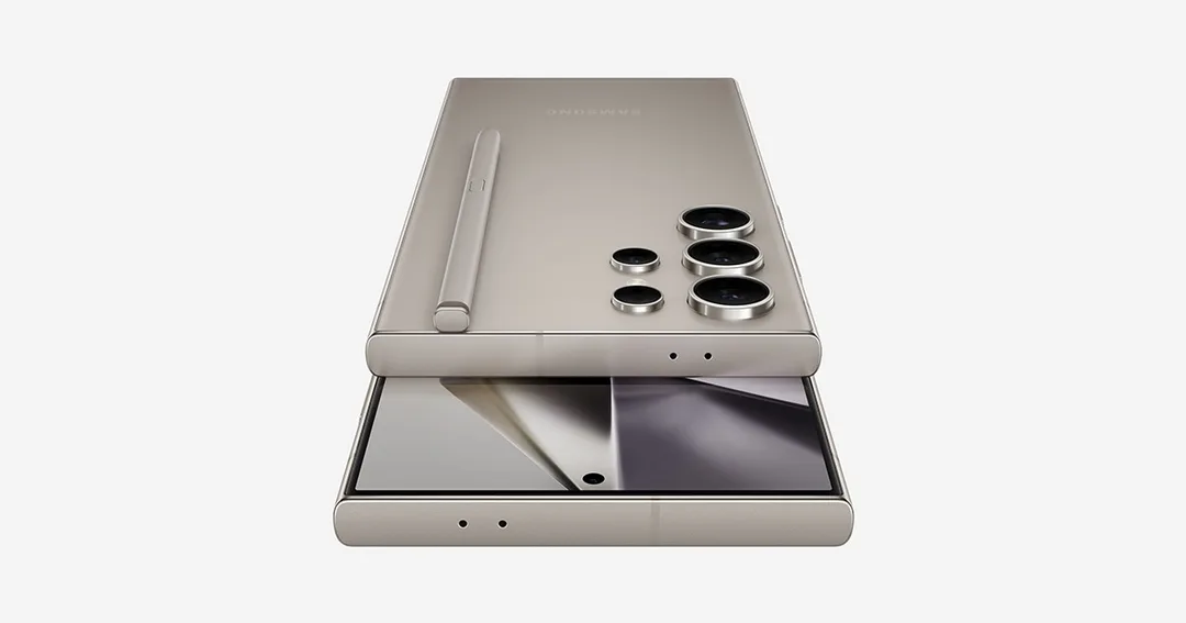 Galaxy S24 Ultra 官方產品圖,展示手機正面同機背