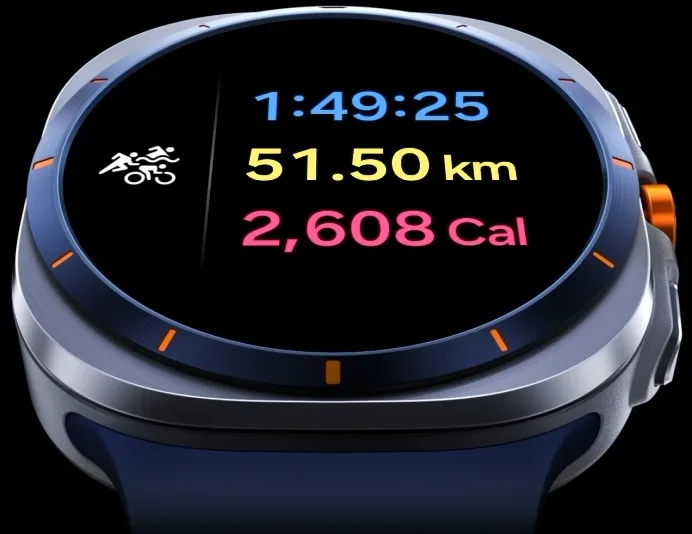 現售 Galaxy Watch Ultra 近鏡,屏幕顯示單車運動時間、距離同卡路里