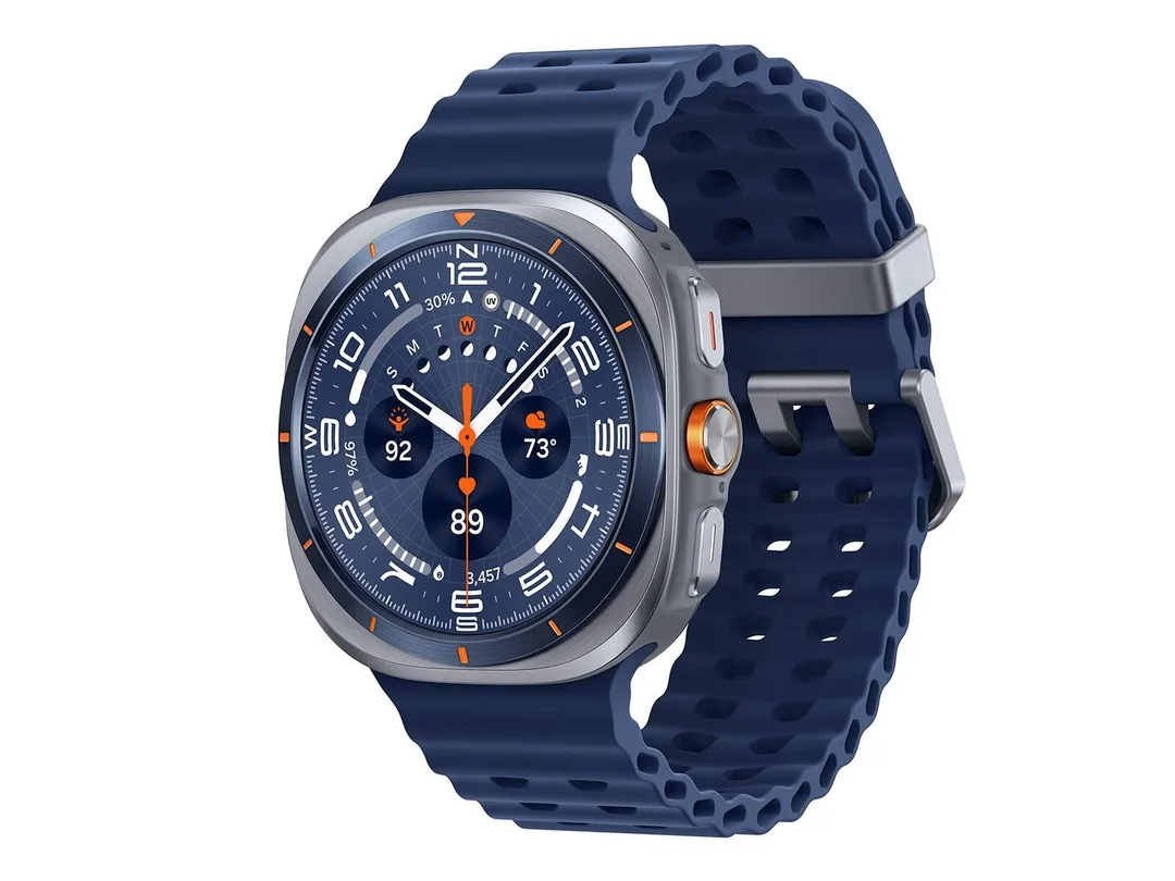 Galaxy Watch Ultra 2025 官方產品圖,鈦金屬藍色錶身