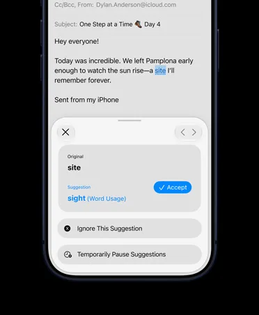 iPhone 畫面展示 Apple Intelligence 自動校對文字功能