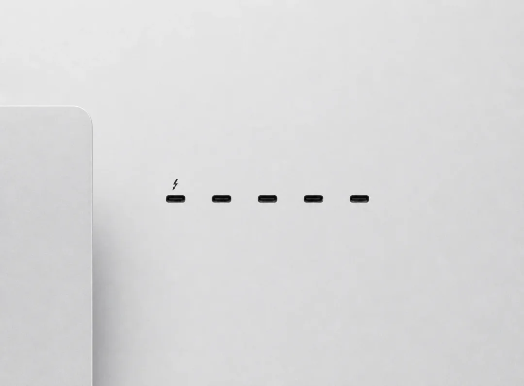 Meirro Pro 機背 USB-C 接口位置近鏡