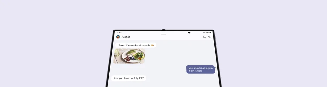Galaxy Z Fold8 展開後顯示朋友傾食飯同約時間嘅對話,準備由 Now Nudge 提供下一步建議