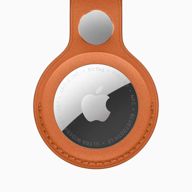 新一代 Apple AirTag 配上橙色 FineWoven 鎖匙扣