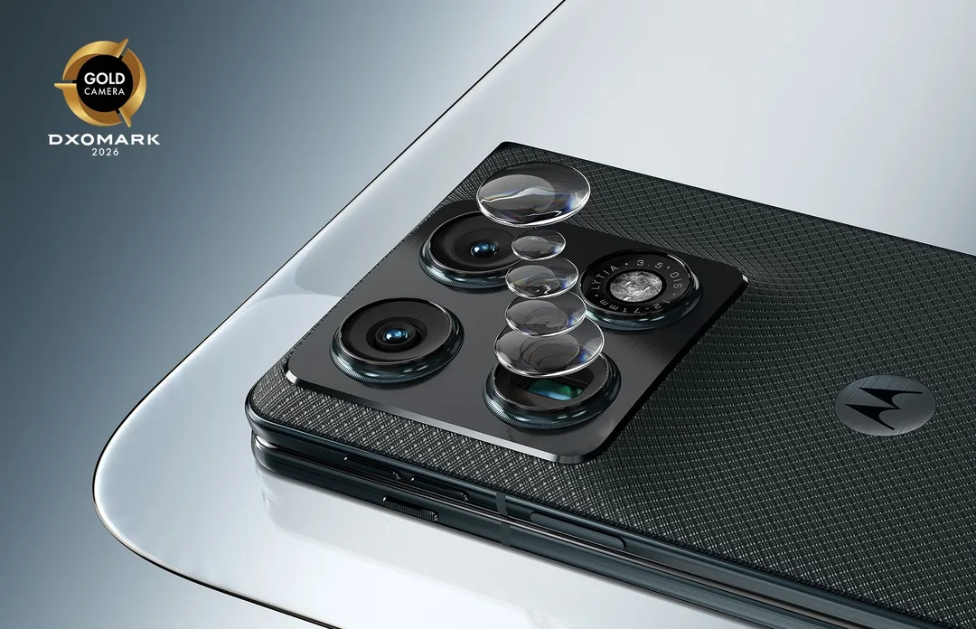 motorola razr fold 機背同相機模組近鏡產品圖