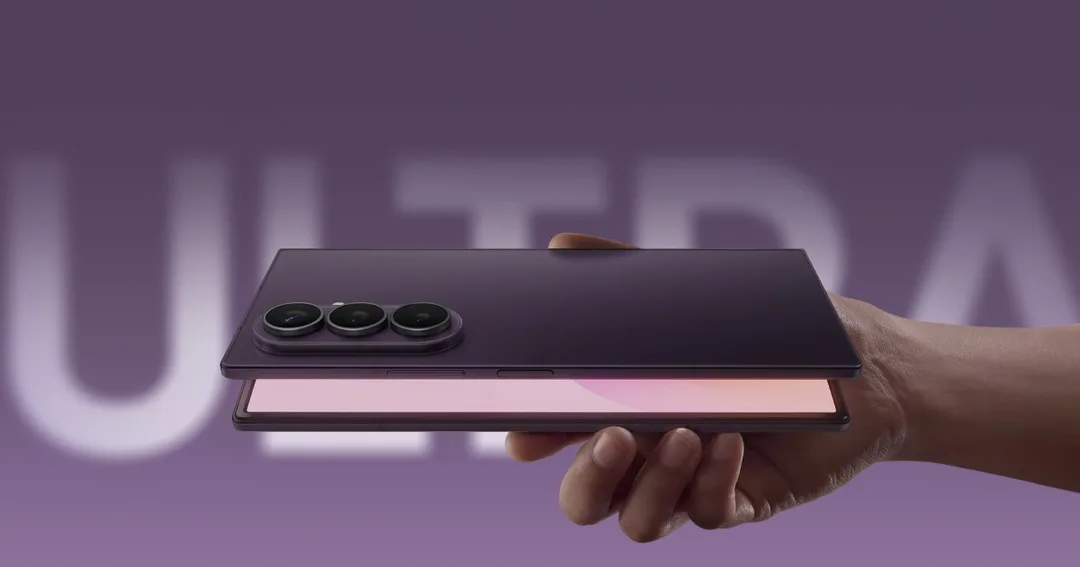 Galaxy Z Fold8 Ultra 展開同摺合後嘅官方產品圖