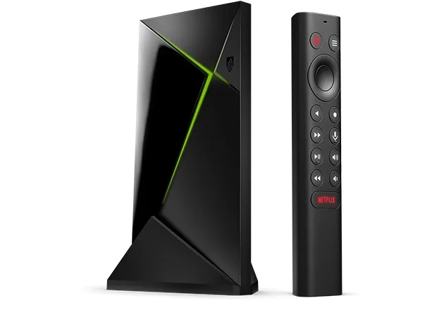 NVIDIA Shield TV Pro 機身直立擺放,旁邊係 Shield Remote