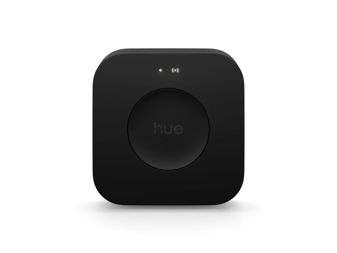 Hue Bridge Pro 香港產品頁圖片,黑色方形 hub 配電源同網線