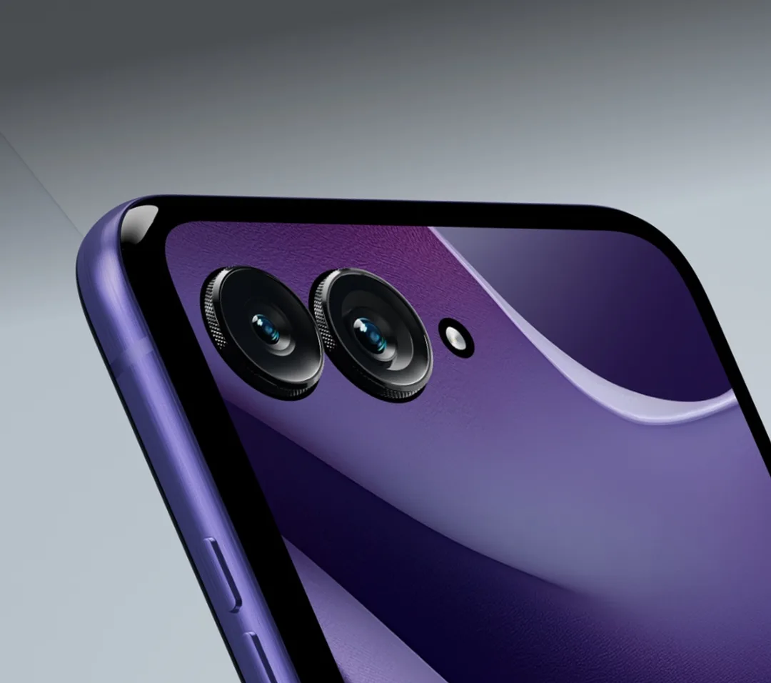 Motorola Razr Ultra 2026 半摺起展示免手持拍攝功能