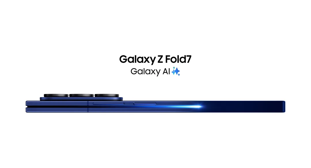 Galaxy Z Fold7 打開後展示內摺芒同機身結構