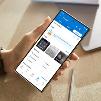 Galaxy 手機開住 OneDrive app，示範相片備份畫面