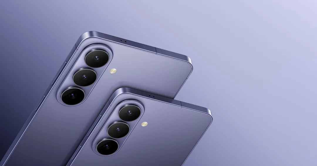 Samsung Galaxy S26 同 S26+ 官方產品圖,展示兩款手機外形同背面鏡頭配置