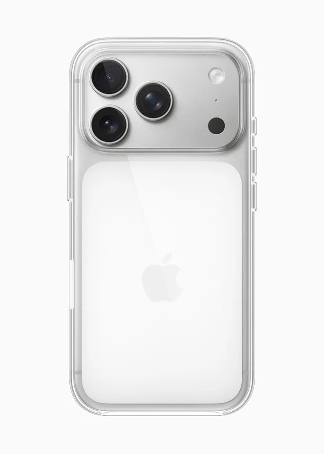 iPhone 17 Pro 裝住透明 MagSafe 保護殼,背面見到 MagSafe 區域