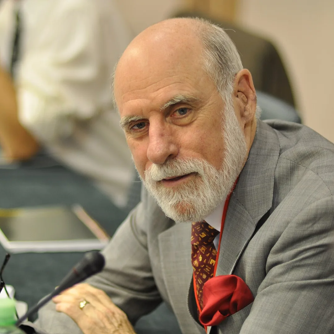 AI agent 上網都要有身份證:Vint Cerf 押注 DNS,三套方案有咩分別