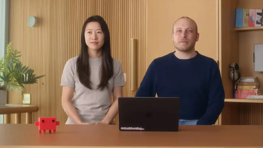 Claude Cowork 官方頁面嘅影片縮圖,兩位示範者坐喺 laptop 前介紹產品