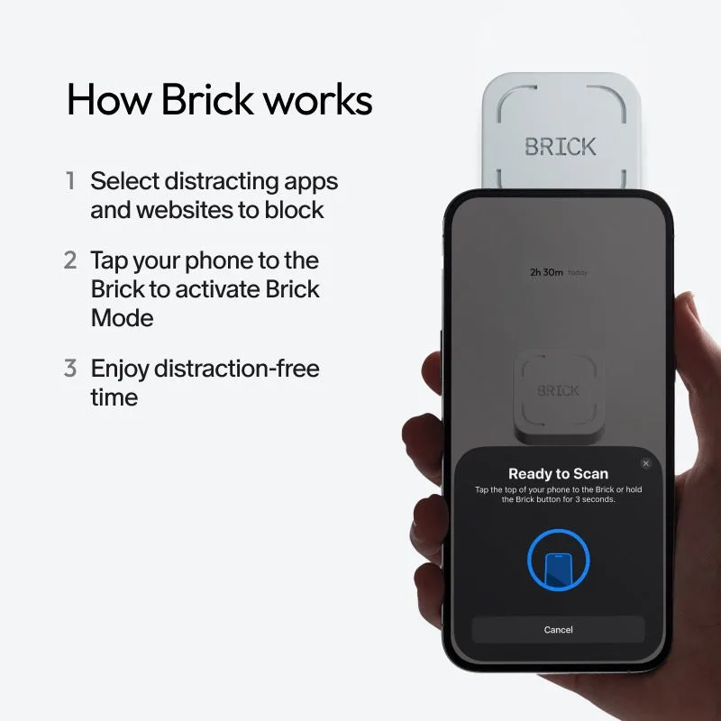 手機貼近 Brick 裝置，用嚟啟動鎖 app 模式