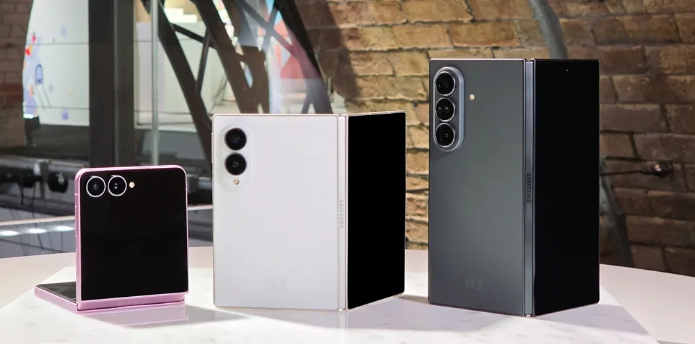 Galaxy Z Flip8、Galaxy Z Fold8 同 Galaxy Z Fold8 Ultra 三款摺機並排展示