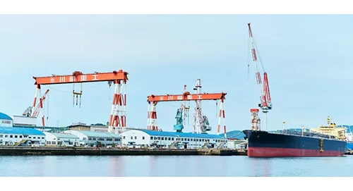 川崎重工位於香川縣坂出市嘅造船工場全景
