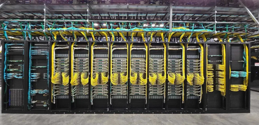 八個 MGX NVL rack 互連嘅原型系統,用嚟展示多 rack NVLink domain