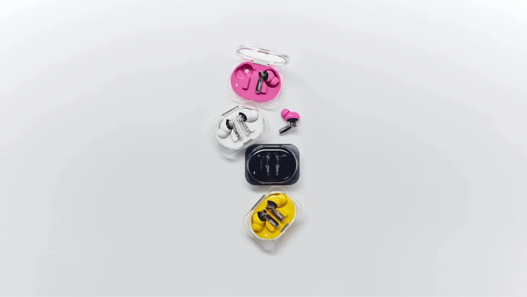Nothing Ear (3a) 粉紅、白、黑同黃色四款耳機連透明充電盒