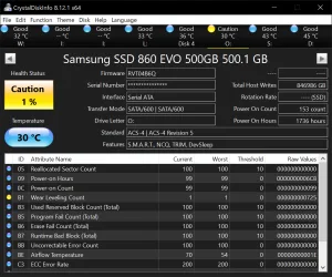 CrystalDiskInfo 顯示 SSD 健康狀態同 S.M.A.R.T. 資料嘅畫面