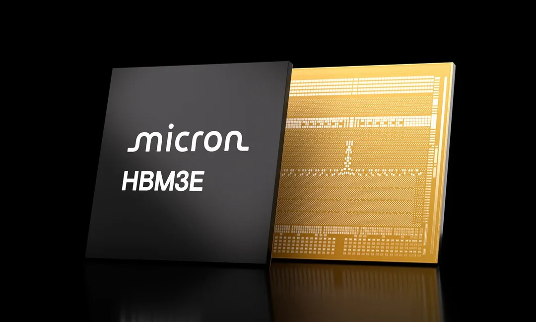 Micron HBM3E 晶片產品圖，黑色封裝同金色底面